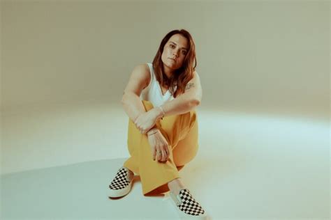 10 Hot Sexy Whitney Fenimore Bikini Pics