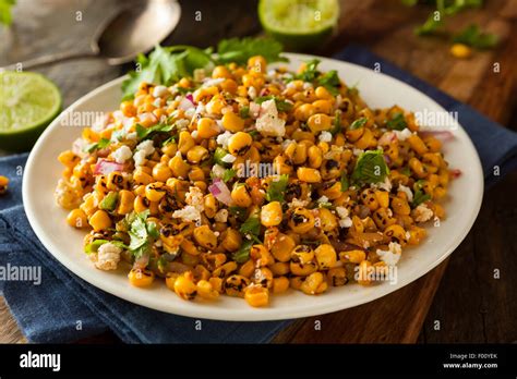 Ensalada De Maíz Mexicanas Caseras Con Cilantro Limón Y Queso