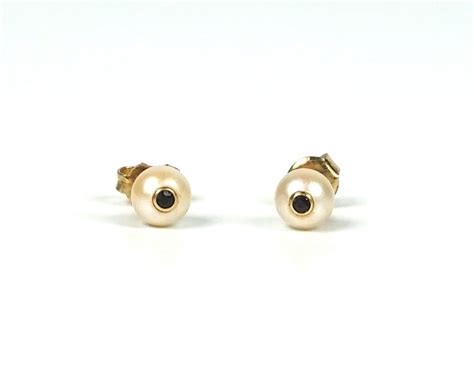 Clous D Oreilles Perle En Or Jaune 18K 750 Oo Sertis Chacun D Une