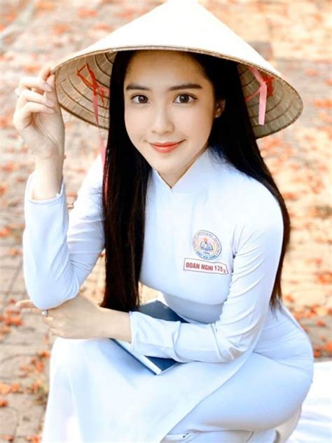 Hot girl miền Tây được báo quốc tế khen ngợi đẹp dịu dàng gợi cảm bên