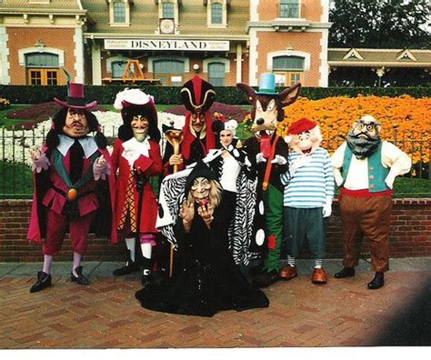 Villains at Disneyland | Disney nerd, Disney friends, Disney villians