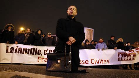 Mariage contre le mariage gay les intégristes de Civitas ont défilé à part L Express