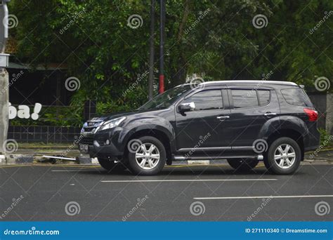 Isuzu Mux Suv Imagen Editorial Imagen De Coche Coches 271110340