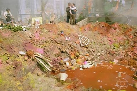 Dona Redonda Explode 1976 - Veja a explosão de Dona Redonda de "Saramandaia" - Fotos - UOL TV e Famosos
