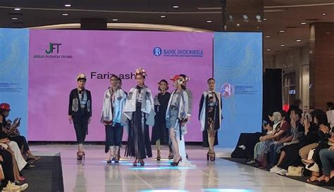 Parade Lurik Di Panggung Jogja Fashion Trend 2023 Paduan Etnik Dan