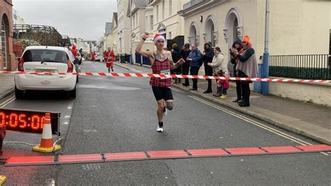 Hundreds Join Record Isle Of Man Santa Dash Charity Run BBC News