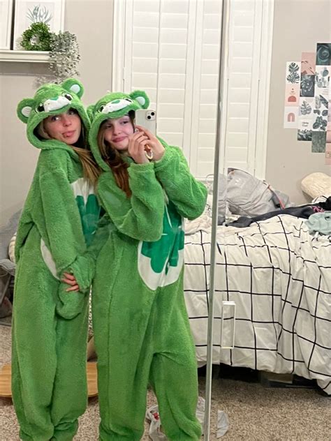 Pin By 𝗕𝗮𝗯𝘆𝗬ø𝗱𝗮 On 💚mysoulmate💚🌸🍒👽 In 2024 Bff Matching Outfits Matching Halloween Costumes