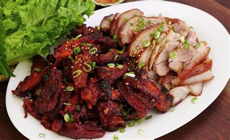 Korean pig feet dish - cannot describe, it's just delicious : r/FoodPorn