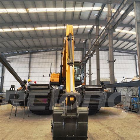 Hot Sale Amphibious Excavator With Side Pontoon And Spud For