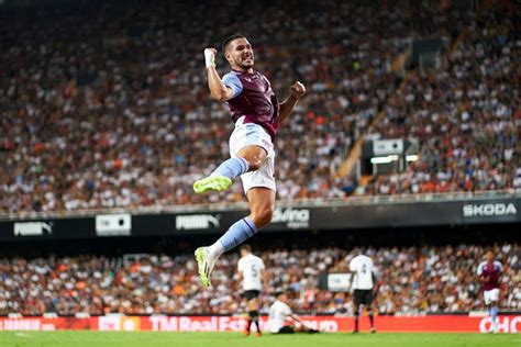 Gol de Buendía y Dibu Martínez titular en victoria de Aston Villa