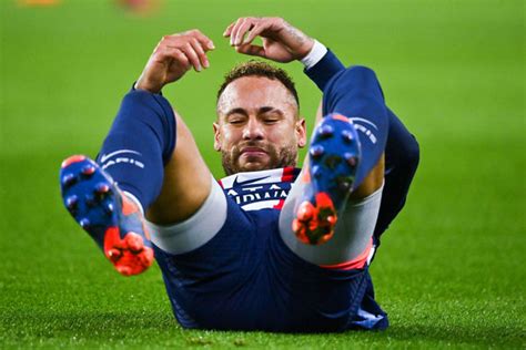 Il Urine Sur Le Club Et Personne Ne Lui Dit Rien Neymar Prend Cher