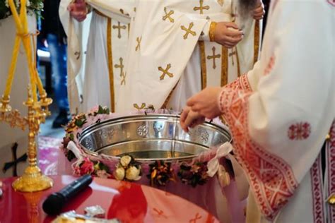 Liturghie de hram în biserica parohială românească Cinstirea Icoanei