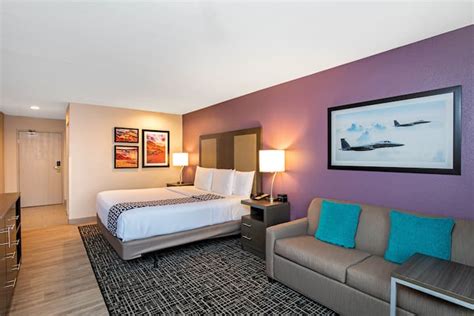 La Quinta Inn & Suites by Wyndham Las Vegas Nellis | Las Vegas, NV Hotels