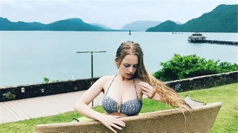 Hobi Pakai Bikini Ini Guru Matematika Paling Seksi Di Dunia Lifestyle Fimela