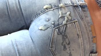 La gran polla de mi cuñado hace que me corra en mi culo con los jeans puestos XVIDEOS