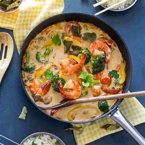 Red Thai Prawn Curry With Cilantro Lime Cauliflower Rice Love In My Oven