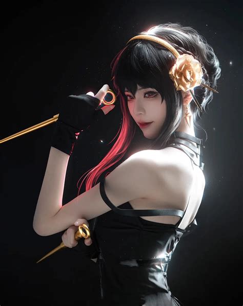 Chiêm ngưỡng Yor Forger Cosplay đẹp không tì vết hot nhất