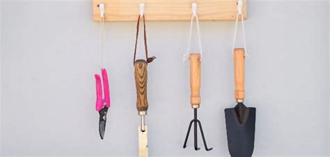 ultimate guide  cleaning  maintaining  garden tools