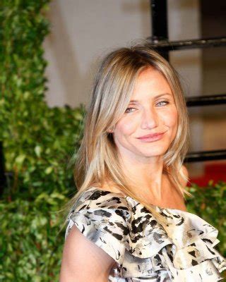 Cameron Diaz Showing Her Great Legs In Mini Skirt And Topless Porn