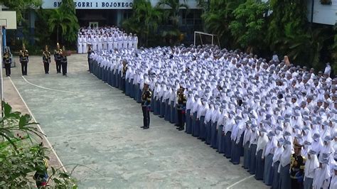 Gambar Upacara Bendera Di Sekolah