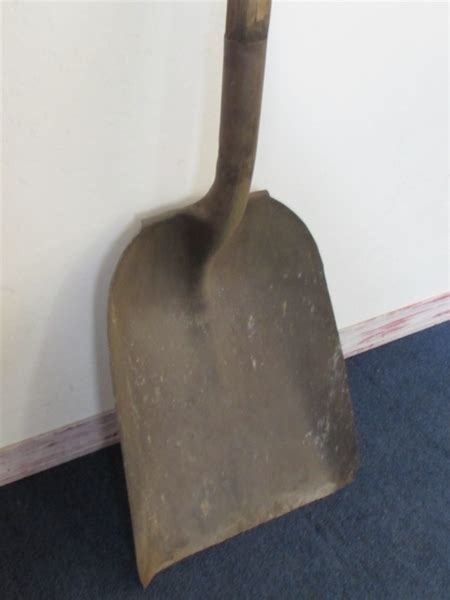 Lot Detail RARE ANTIQUE D HANDLE SHOVEL THE ENTIRE HANDLE IS WOOD