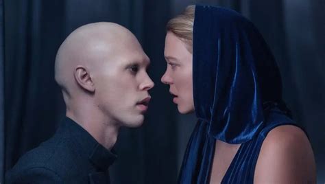 Austin Butler Confiesa Por Qué Improvisó Un Beso Con Su Tío Stellan