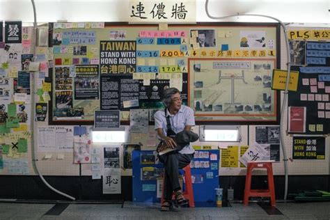 “不敢再回去”：香港书商在台湾的流亡人生 纽约时报中文网