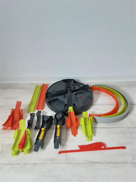 Hot Wheels Mega Looping Crashbahn in 71065 Sindelfingen für 22 00 zum Verkauf Shpock DE