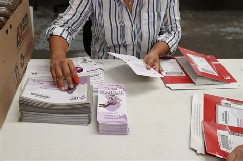 Integración de paquetes electorales para voto postal de Coahuilenses y