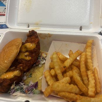 DAVES HOT CHICKEN Updated January 2025 92 Photos 106 Reviews 2075 Camino De La Reina