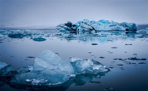 Jökulsárlón: Finding Icebergs on the Beach in Iceland | RunawayBrit