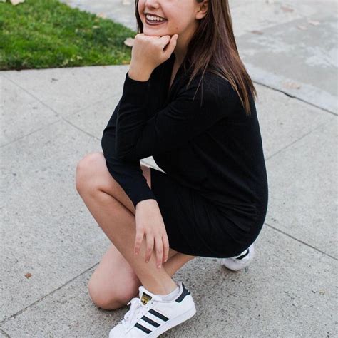 The White Shoes Adidas Superstar Worn By Bailee Madison On His Account