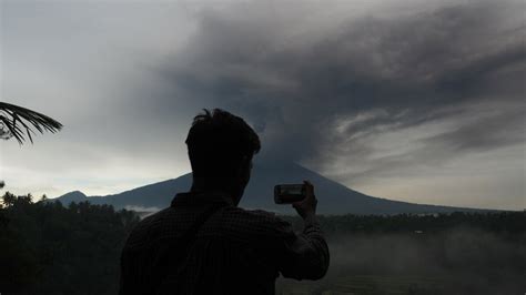 Bali volcano erupts for first time since fatal eruption in 1963 | Mashable