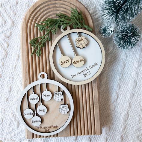 Personalized Tree Ornament Family and Pets – HP Design