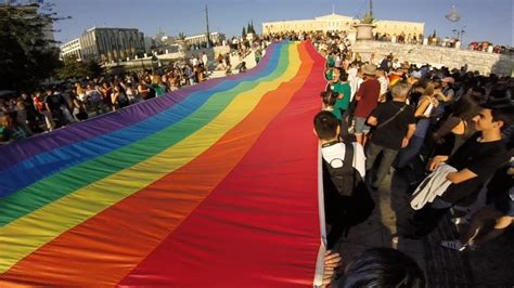 Ιστολόγιο Ο Παιδαγωγός Η Βουλή θα ντυθεί το Σάββατο στα χρώματα του gay pride Το δικό μας