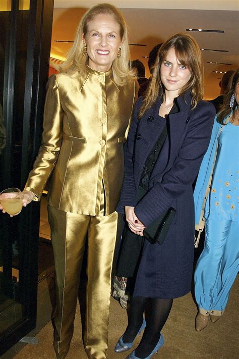 empire  art galleries  powerful family dynasty   opioid