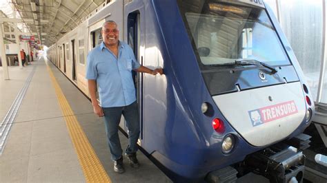 O homem por trás da voz que anuncia as estações da Trensurb Região