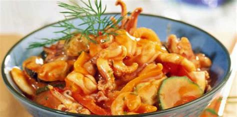 Calamars En Sauce Tomate Facile Recette Sur Cuisine Actuelle