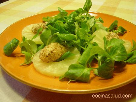 Receta vegetariana Ensalada de canónigos y bolitas de queso fresco