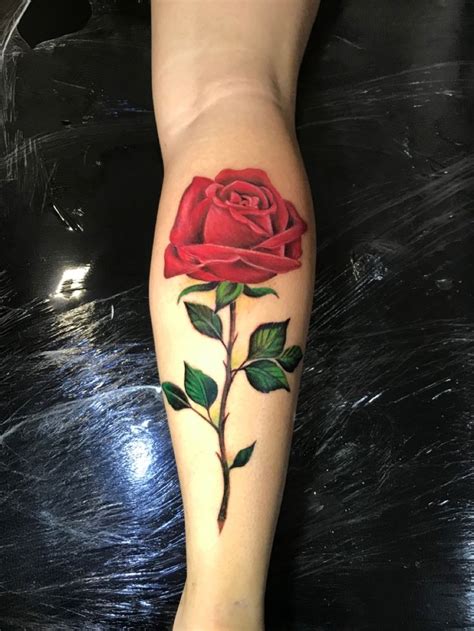 Rosa Na Panturrilha Tatuagem No Quadril Projetos De Tatuagem De