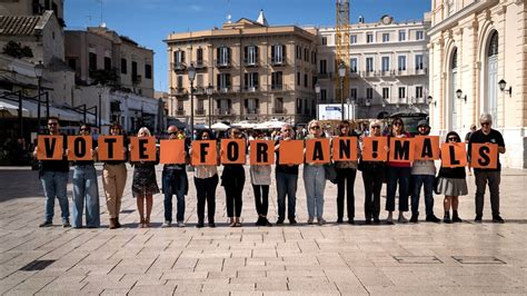 Bari Piazza Del Ferrarese Flash Mob Dei Volontari Lav Per La Difesa