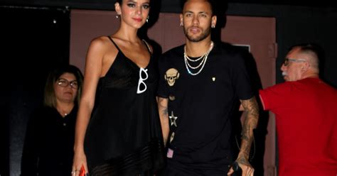 De Muleta E Bruna Marquezine Neymar Curte Festa De Anos Da Irm