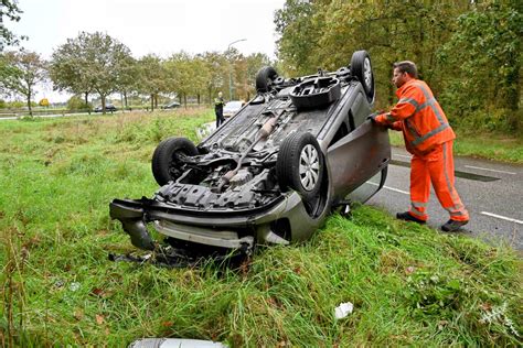 Auto Belandt Op Zn Kop Bij Eenzijdig Ongeval 112brabant