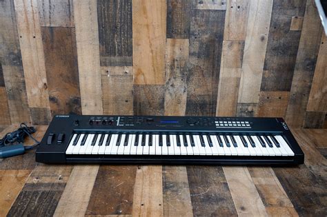 2010 Yamaha Mx61 61 Key Digital Synthesizer Black Accessories A