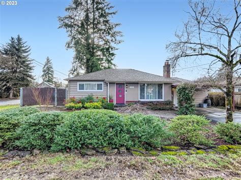 2224 SE Oak Grove Blvd Milwaukie OR 97267 Realtor