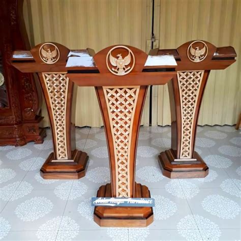 Mimbar Podium Minimalis Kayu Jati Finishing Logo Nama Podium