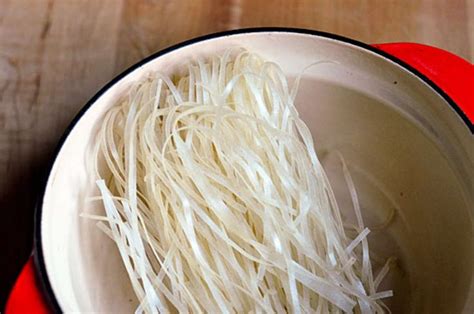 How To Cook Rice Noodles How To Cook Rice Rice Noodle Recipes