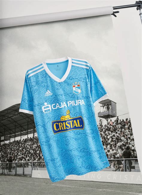 Sporting Cristal presentó su nueva camiseta para la temporada 2022