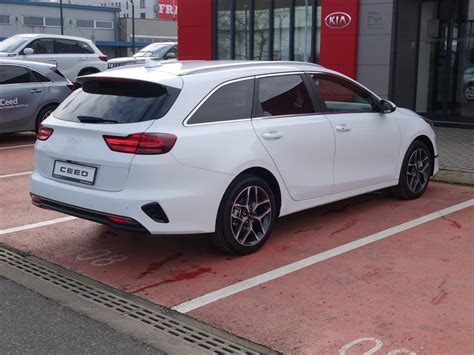 KIA Ceed SW CD 1 5 T GDi TOP SKLADEM Autobond Group