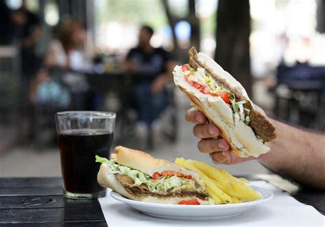 Fiesta Nacional del Sánguche de Milanesa en Tucumán Rincon Bon Vivant